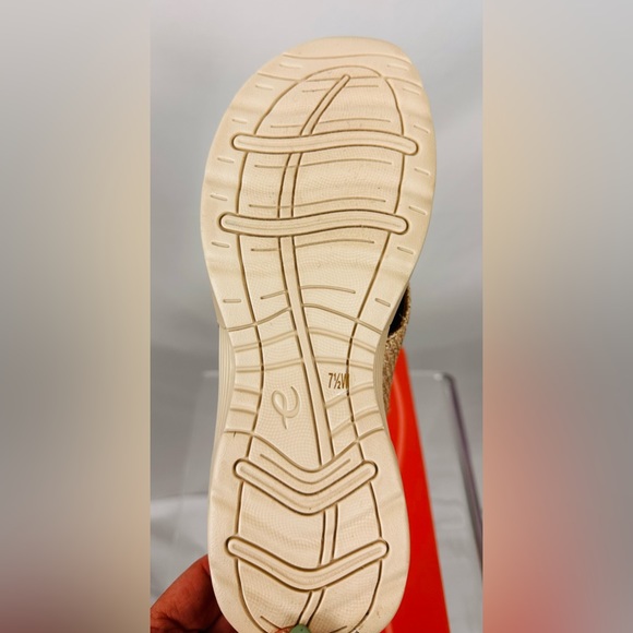 EASY SPIRIT Women's Taite Square Toe Casual Flat Sandals Light Natural 7… - Picture 14 of 14